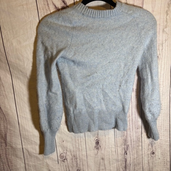 The limited Women's Light Baby Blue Long Sleeve 100% Cashmere Sweater Small - Picture 2 of 6